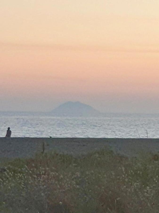 Villa Vista Mare Su Tre Piani Con Giardino Falerna Exterior foto